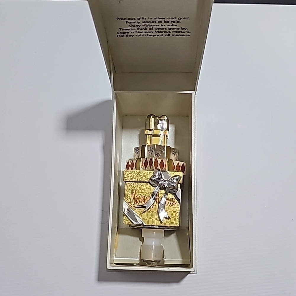 NEW Vintage Neiman Marcus Gift Box Wine Bottle Stopper - Never Used